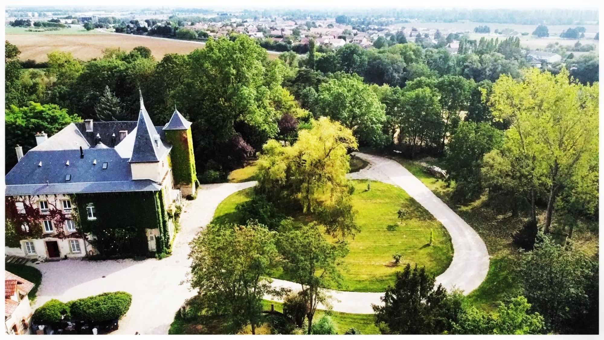 Chateau De Logne * Ay-sur-Moselle